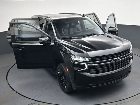 Used 2022 Chevrolet Tahoe RST w/ Luxury Package AWD/4WD image 39