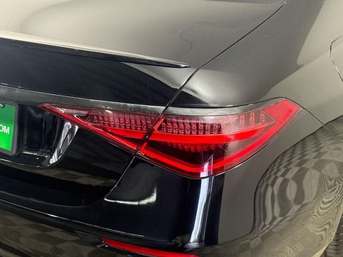 Used 2022 Mercedes-Benz S 500 4MATIC w/ AMG Line Package image 34