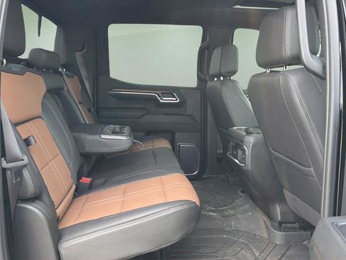 Used 2024 Chevrolet Silverado 1500 High Country w/ High Country Premium Package AWD/4WD image 19