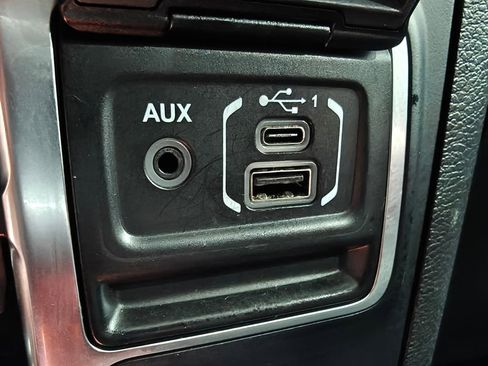 Used 2019 Jeep Wrangler Unlimited Sahara AWD/4WD image 51