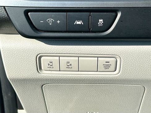 Used 2024 Kia Carnival LX FWD image 10