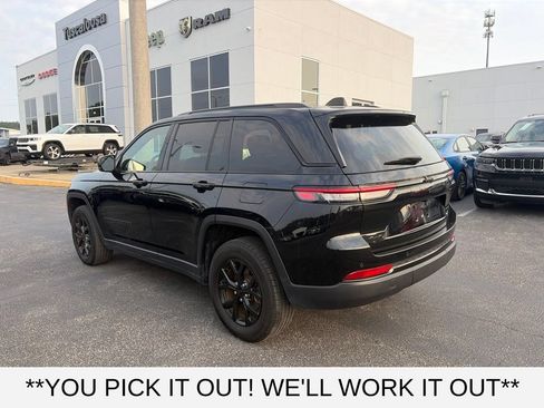 Used 2024 Jeep Grand Cherokee Altitude AWD/4WD image 4