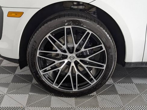New 2026 Porsche Macan image 11