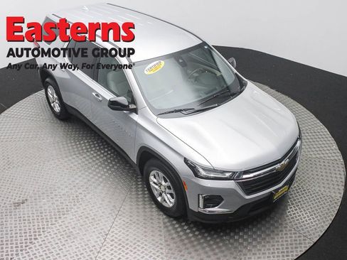 Used 2022 Chevrolet Traverse LS AWD/4WD image 3