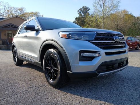 Used 2020 Ford Explorer XLT w/ Equipment Group 202A image 4