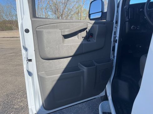 Used 2024 GMC Savana 2500 w/ Driver Convenience Package RWD image 15