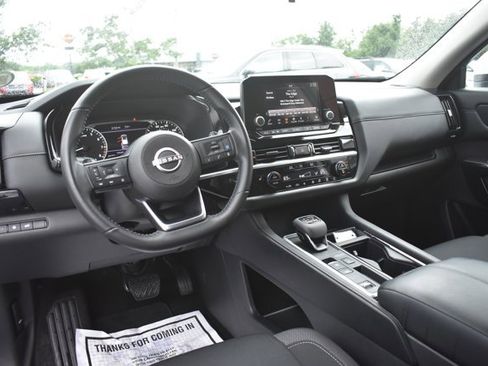 Used 2025 Nissan Pathfinder SV FWD image 18