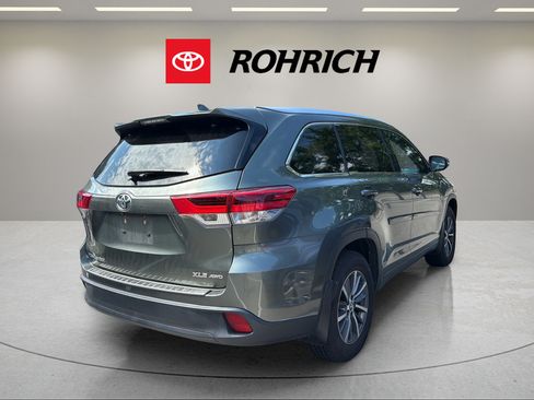 Used 2017 Toyota Highlander XLE AWD/4WD image 5