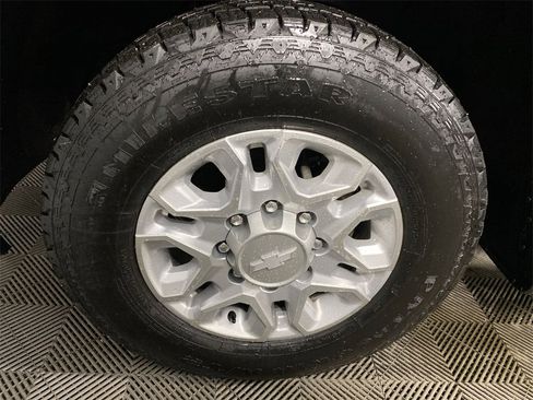 Used 2020 Chevrolet Silverado 2500 LT w/ Convenience Package image 10