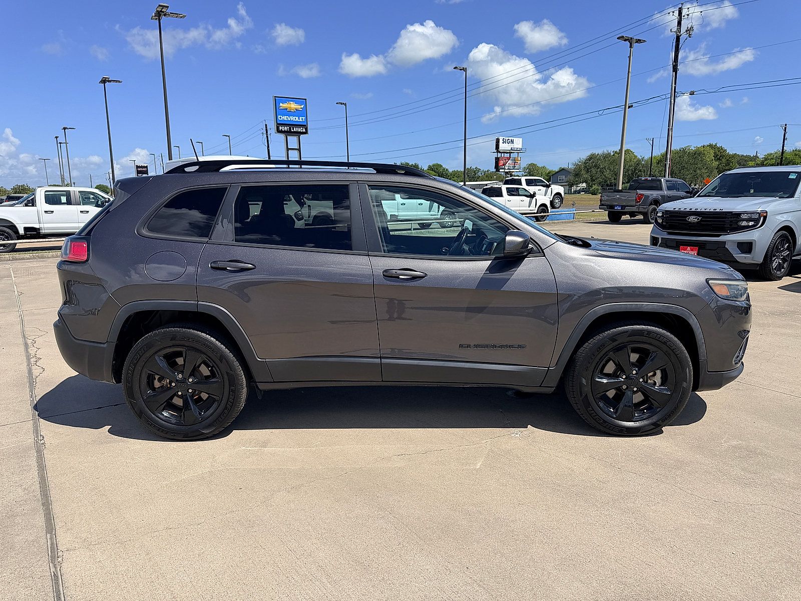 Used 2020 Jeep Cherokee Latitude Plus AWD/4WD image 8