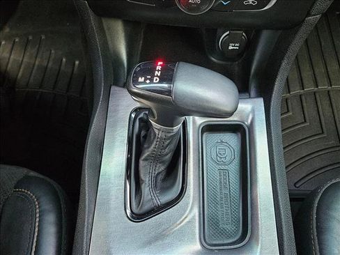Used 2018 Dodge Charger R/T RWD image 12