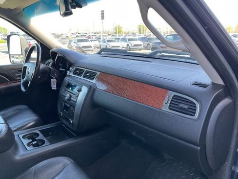 Used 2007 GMC Sierra 2500 SLT w/ EZ-Lift Tailgate Package image 18