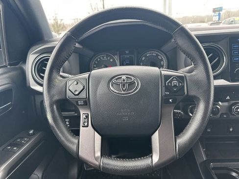 Used 2017 Toyota Tacoma TRD Off-Road w/ Tow Package AWD/4WD image 19