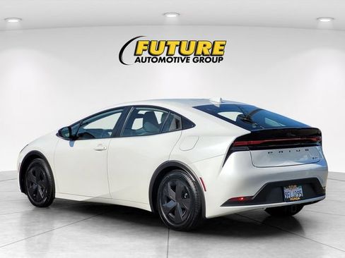 Used 2023 Toyota Prius LE FWD image 7