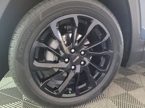 Used 2024 GMC Terrain SLE w/ Driver Convenience Package FWD image 31