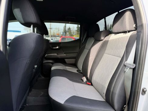 Used 2020 Toyota Tacoma TRD Off-Road image 15