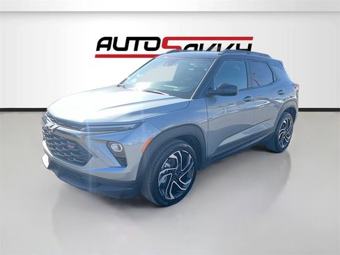 Used 2025 Chevrolet TrailBlazer RS w/ Driver Confidence Package image 3