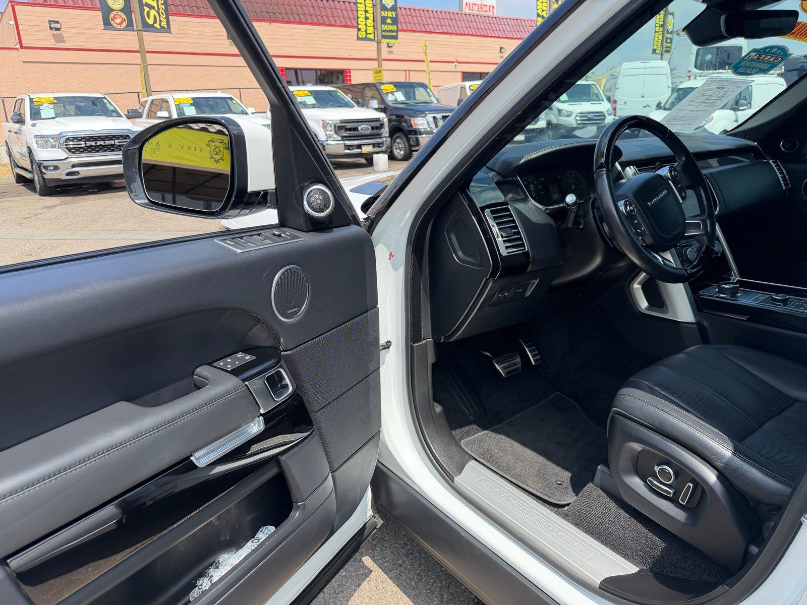Used 2017 Land Rover Range Rover Supercharged AWD/4WD image 18