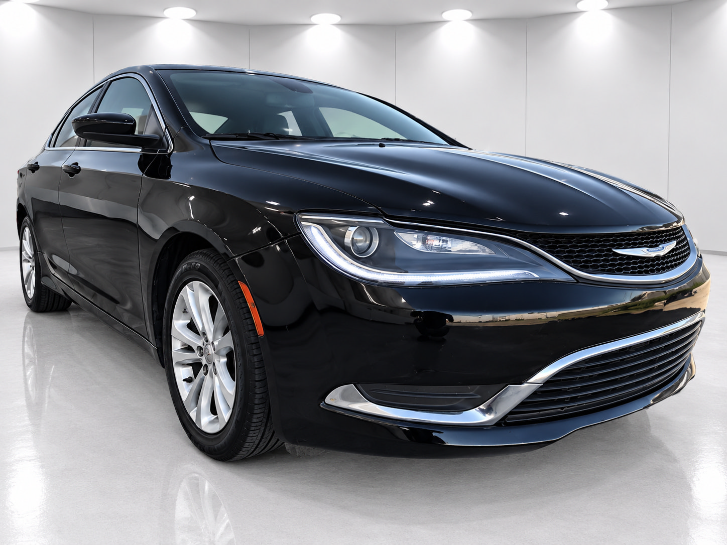 Used 2016 Chrysler 200 Limited w/ Convenience Group FWD image 1