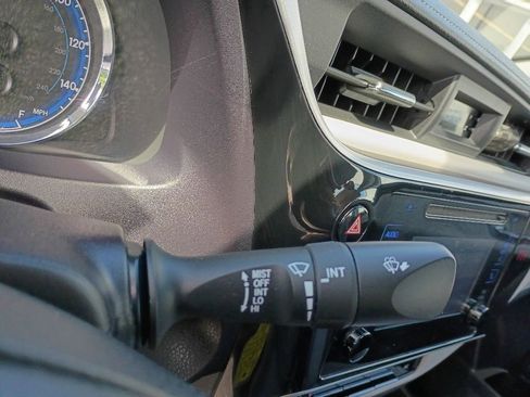 Used 2018 Toyota Corolla LE FWD image 19