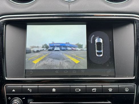 Used 2016 Jaguar XJ R-Sport RWD image 54