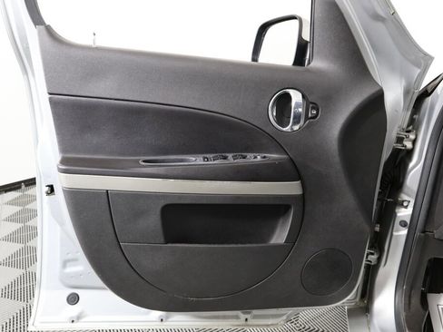 Used 2010 Chevrolet HHR LT image 12