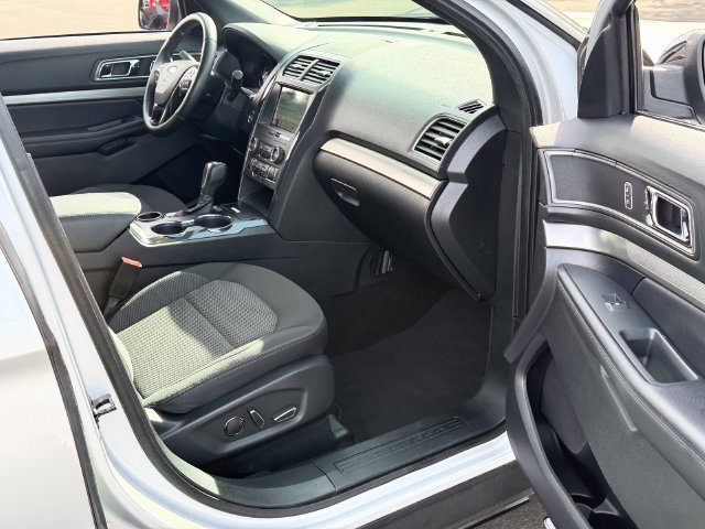 Used 2018 Ford Explorer XLT w/ Equipment Group 201A FWD image 27