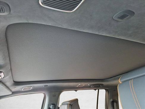 Used 2024 Jeep Grand Wagoneer Series III w/ Rear Seat Video Group 1 AWD/4WD image 16