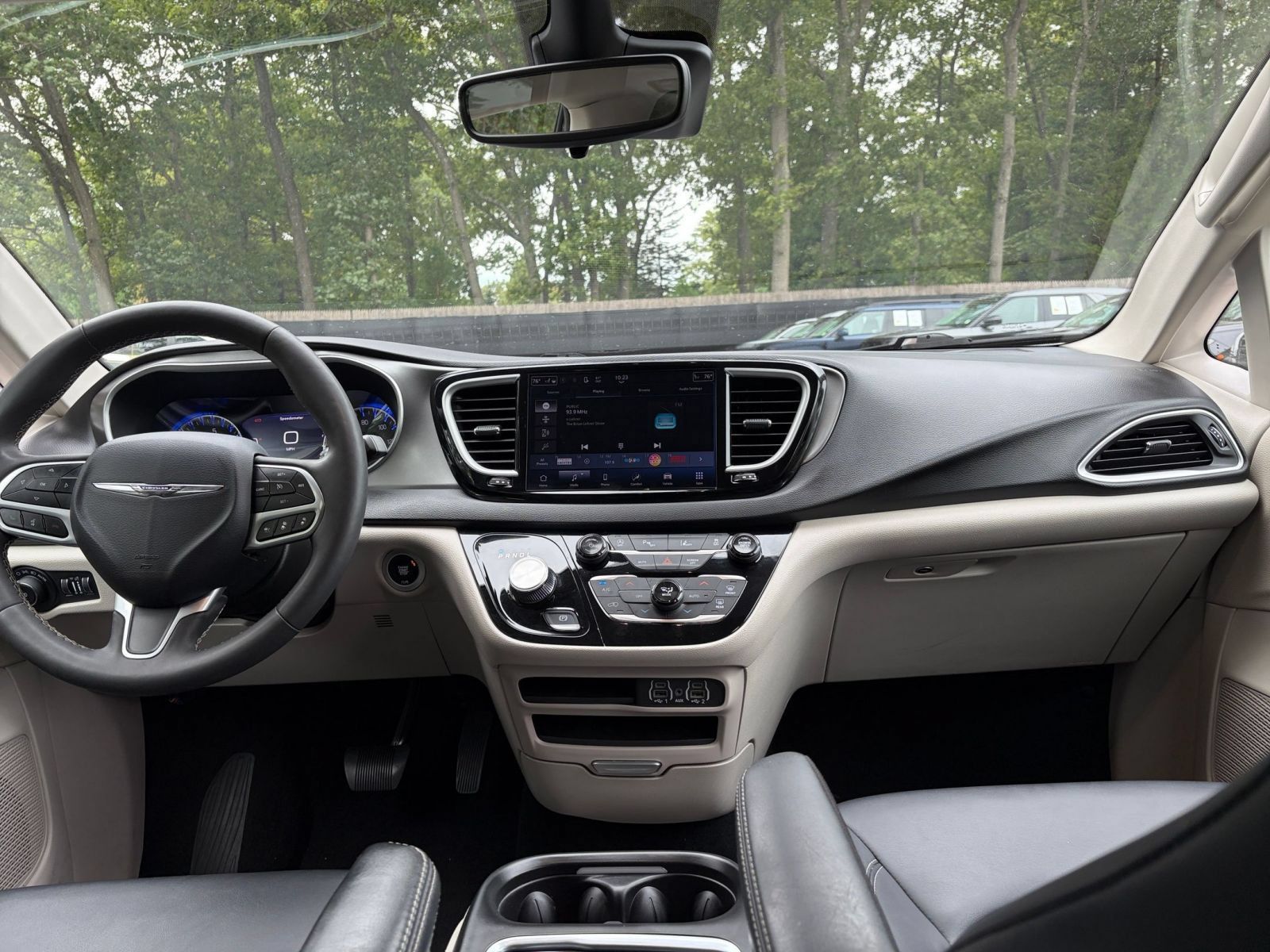 Used 2024 Chrysler Pacifica Touring-L FWD image 34