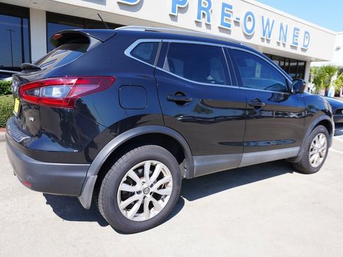 Used 2020 Nissan Rogue Sport SV w/ Technology Package image 6