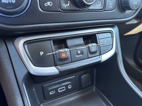 Used 2023 GMC Terrain SLT image 18