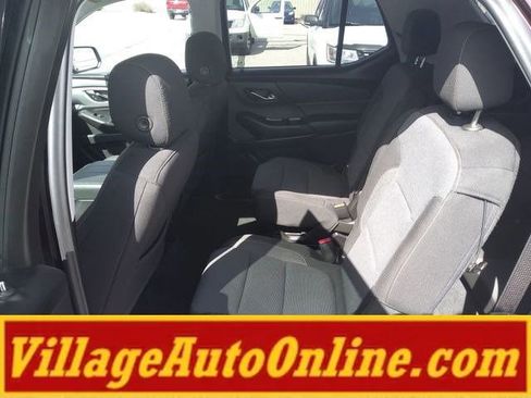 Used 2021 Chevrolet Traverse LT image 34