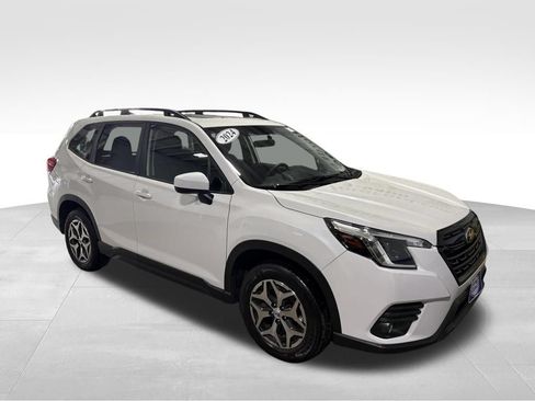 Used 2024 Subaru Forester Premium AWD/4WD image 2