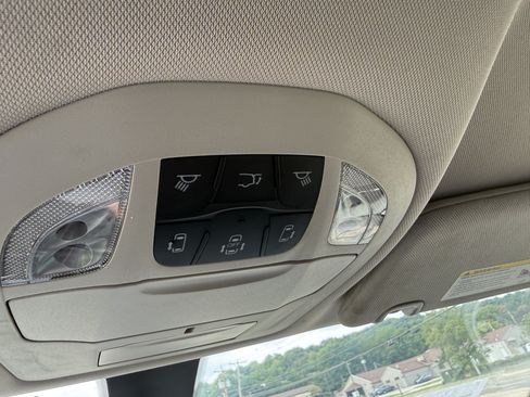 Used 2022 Chrysler Voyager LX FWD image 25