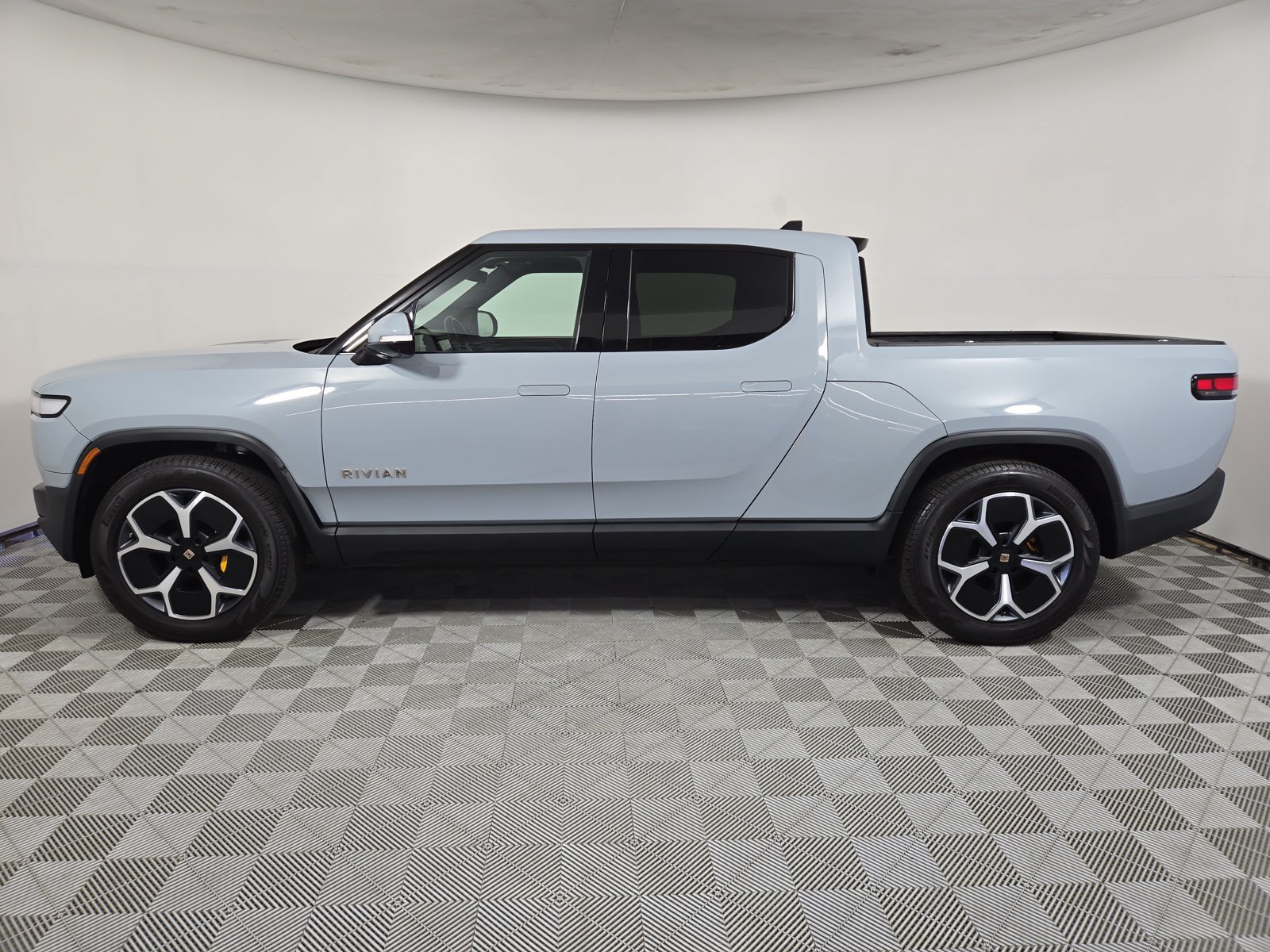 Used 2023 Rivian R1T Adventure Quad AWD/4WD image 2