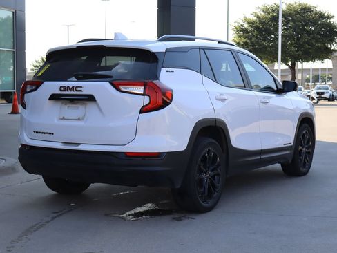 Used 2022 GMC Terrain SLE w/ Driver Convenience Package FWD image 3