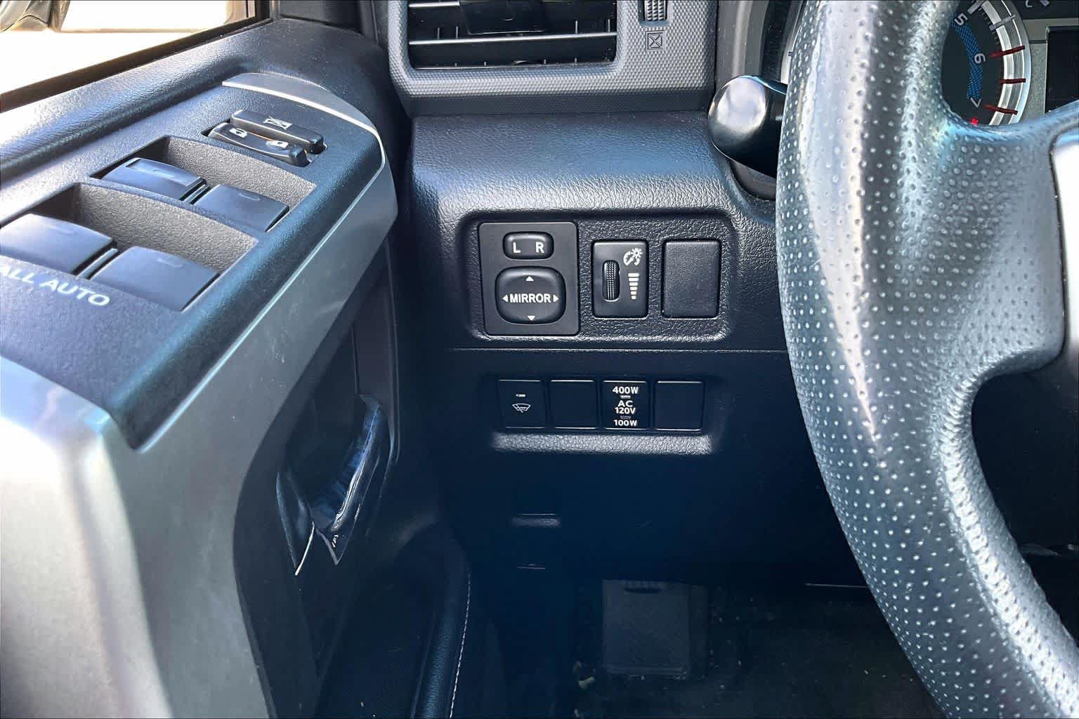 Used 2018 Toyota 4Runner SR5 AWD/4WD image 32
