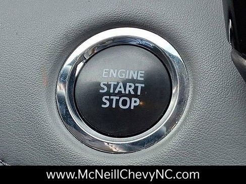 Used 2023 Toyota Highlander L image 25