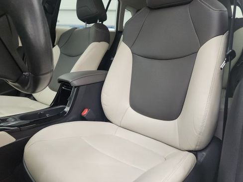 Used 2023 Toyota Corolla Cross XLE w/ Convenience Package FWD image 14