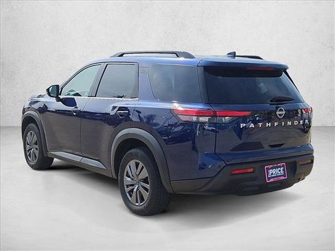 Used 2025 Nissan Pathfinder SV image 8
