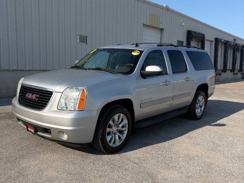Used 2011 GMC Yukon XL SLT w/ SLT-2 Equipment Package AWD/4WD image 3