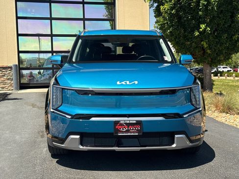 Used 2024 Kia EV9 Land w/ Towing Package AWD/4WD image 28