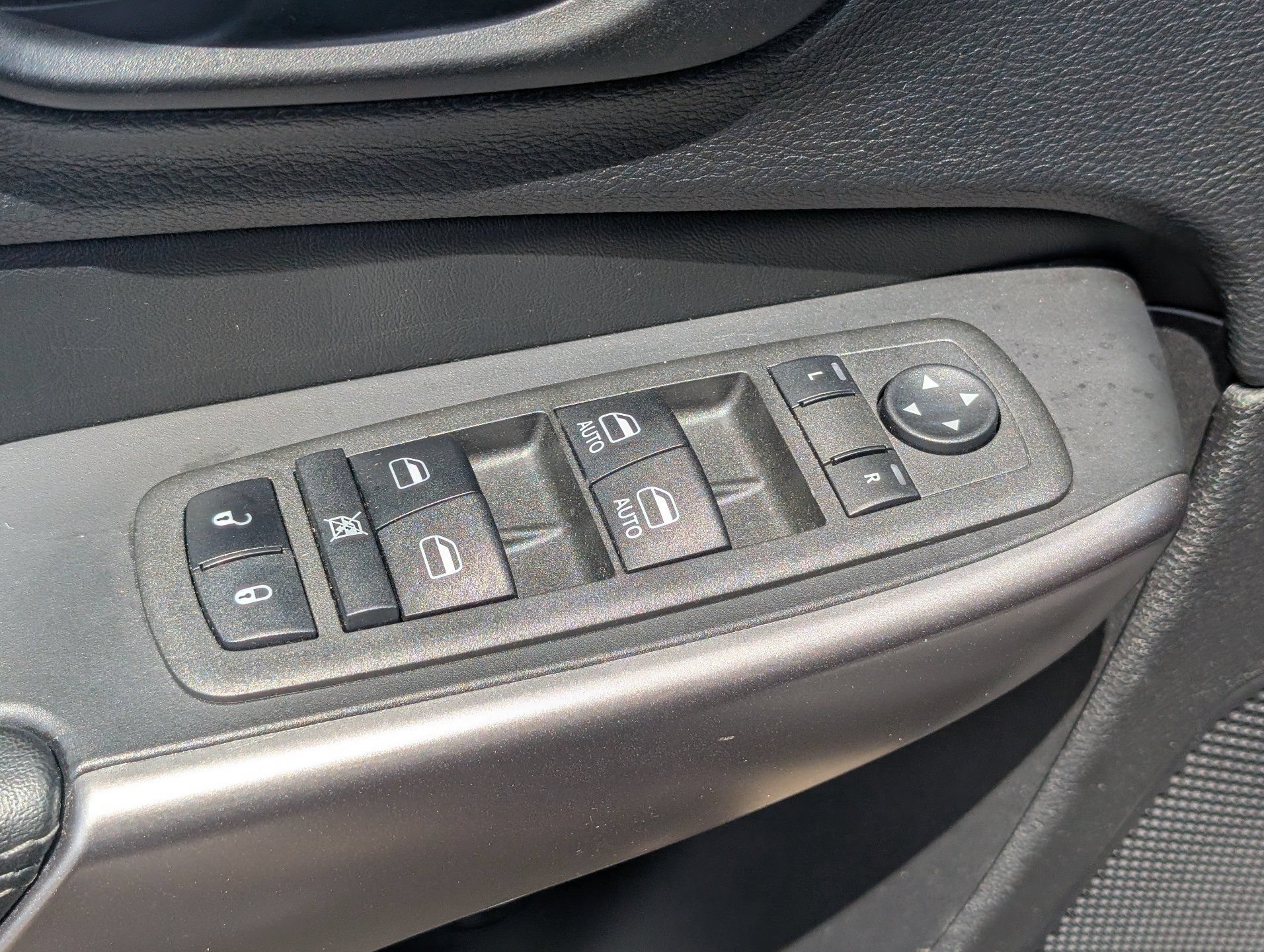 Used 2022 Jeep Cherokee Latitude Lux w/ Sun & Sound Group FWD image 19