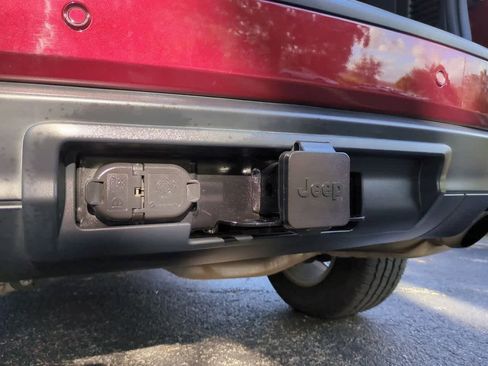 Used 2022 Jeep Grand Cherokee Laredo X image 36