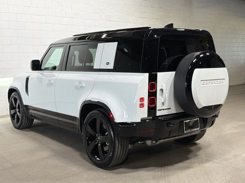 Used 2024 Land Rover Defender 110 X-Dynamic SE AWD/4WD image 3