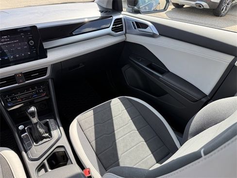 Used 2025 Volkswagen Taos SE image 23