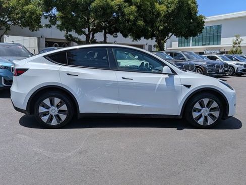 Used 2023 Tesla Model Y Long Range AWD/4WD image 4