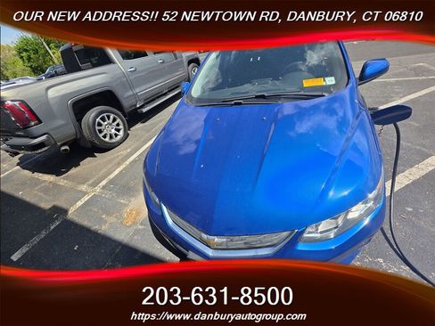 Used 2017 Chevrolet Volt Premier w/ Driver Confidence II Package FWD image 2