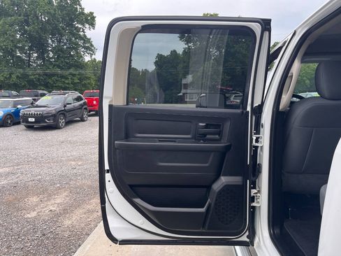 Used 2014 RAM 2500 Tradesman w/ Chrome Appearance Group AWD/4WD image 15