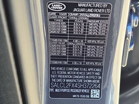 New 2025 Land Rover Discovery Sport Dynamic SE image 36